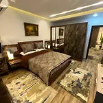Well-Equipped 2Br Apt In Sphinx Square El Agouza - Families Only
