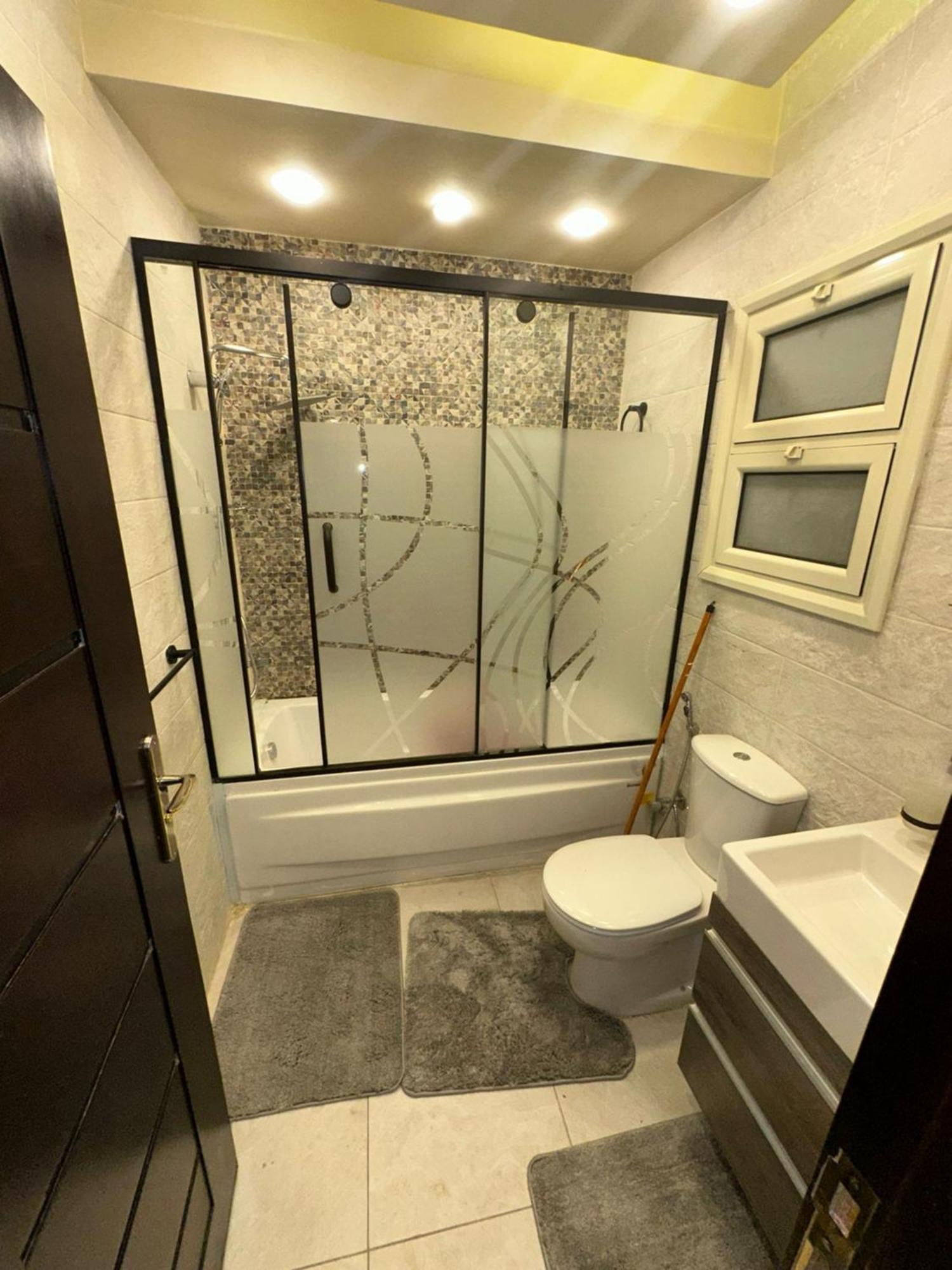 Apartment Well-equipped 2br In Sphinx Square El Agouza - Families Only Cairo