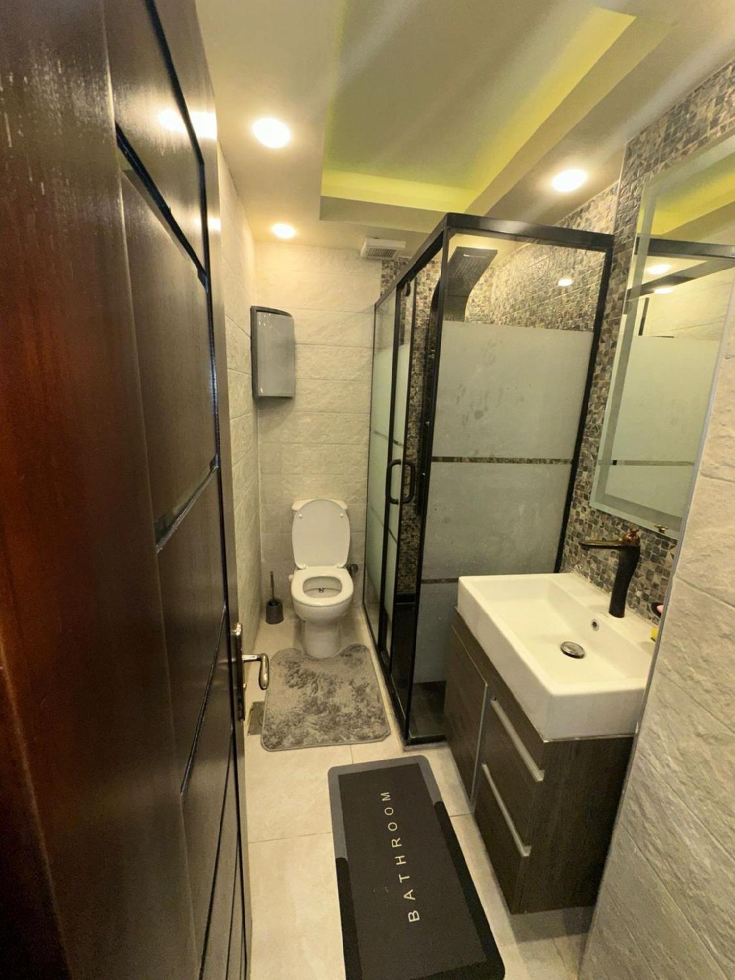 Apartment Well-equipped 2br In Sphinx Square El Agouza - Families Only Cairo